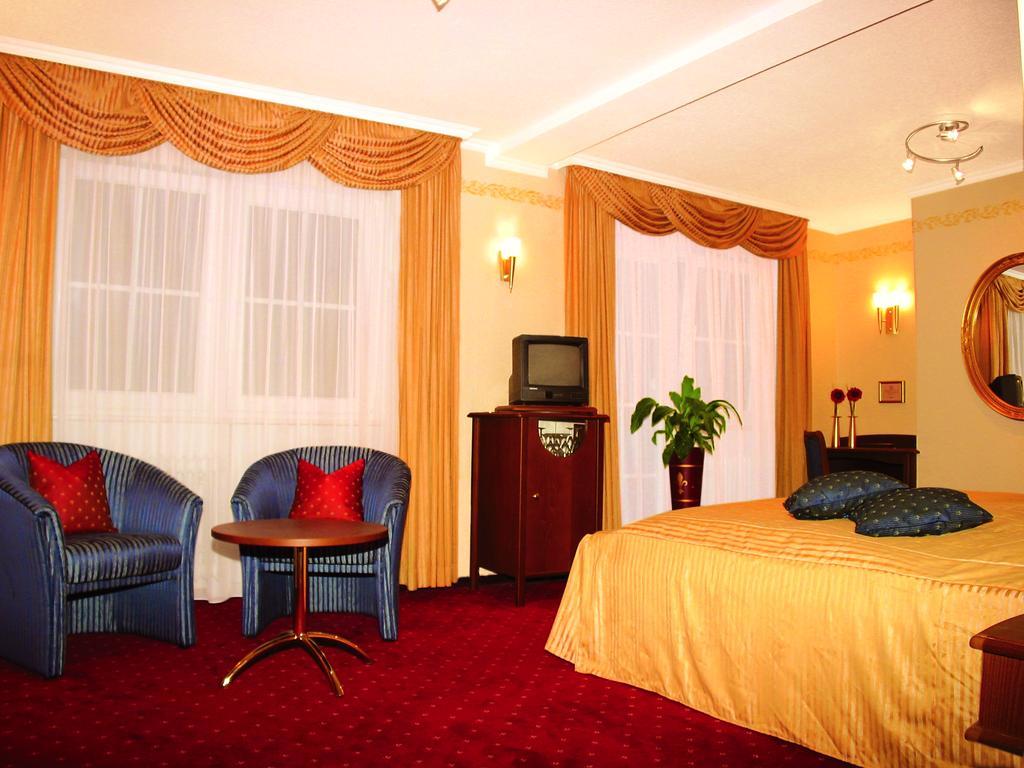 Hotel & Restaurant Kaiserhof باد بيلنغن المظهر الخارجي الصورة